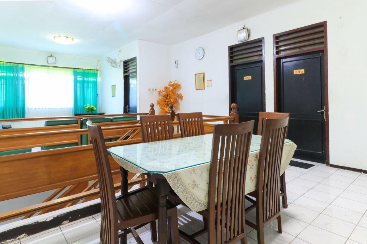 Wisma Flamboyan Surabaya Buitenkant foto
