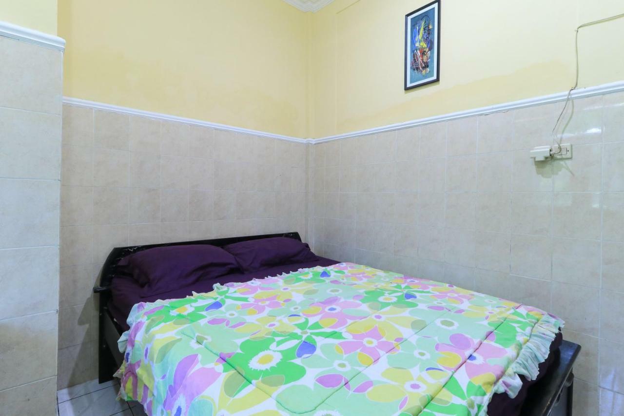 Wisma Flamboyan Surabaya Buitenkant foto